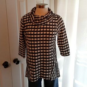 Black white & gray geometric print cowlneck tunic